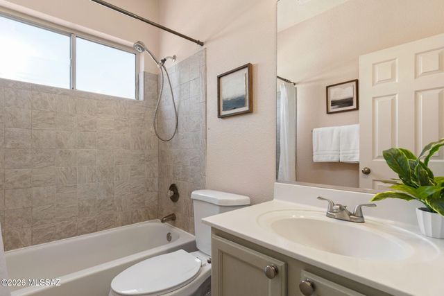 9025 N Clover Way, Tucson, AZ 85743