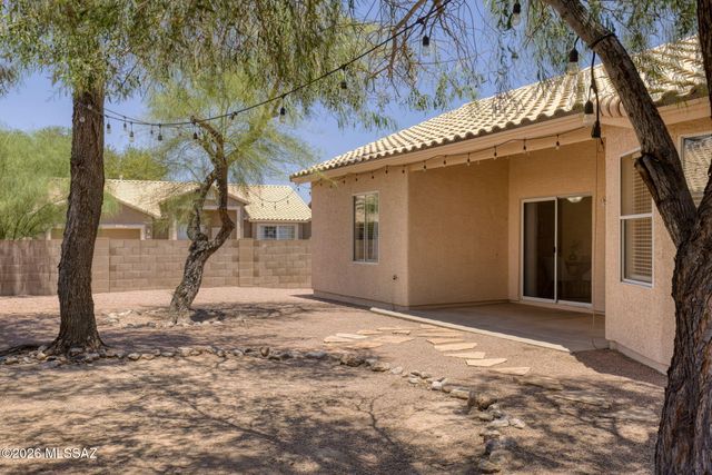 9025 N Clover Way, Tucson, AZ 85743