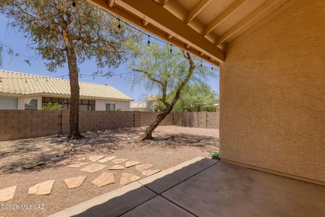 9025 N Clover Way, Tucson, AZ 85743