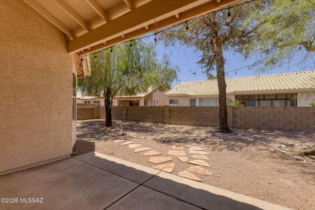 9025 N Clover Way, Tucson, AZ 85743