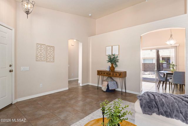 9025 N Clover Way, Tucson, AZ 85743