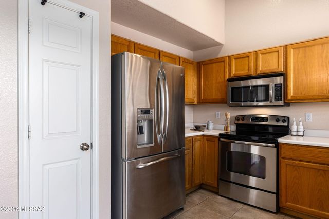 9025 N Clover Way, Tucson, AZ 85743