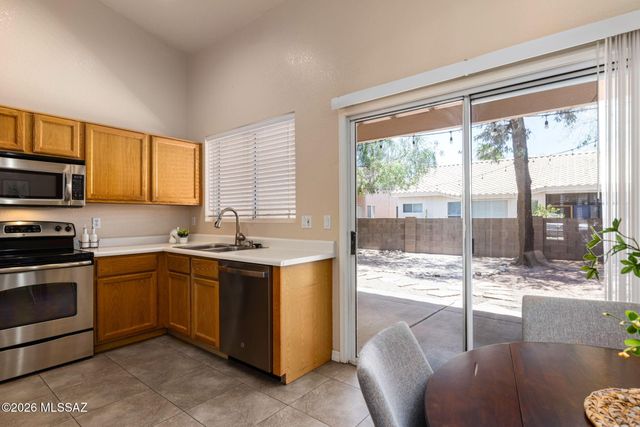9025 N Clover Way, Tucson, AZ 85743
