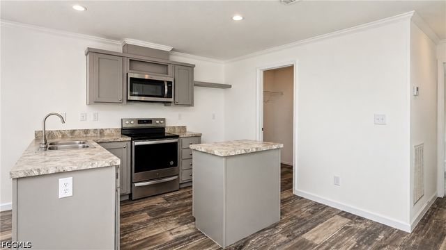 21190 Cypress Park CIR, Estero, FL 33928