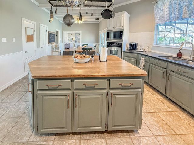 443 Huckleberry Drive, Lake Jackson, TX 77566