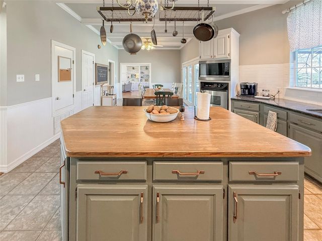 443 Huckleberry Drive, Lake Jackson, TX 77566