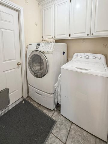 443 Huckleberry Drive, Lake Jackson, TX 77566