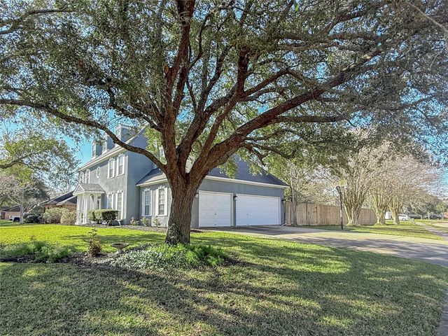 443 Huckleberry Drive, Lake Jackson, TX 77566