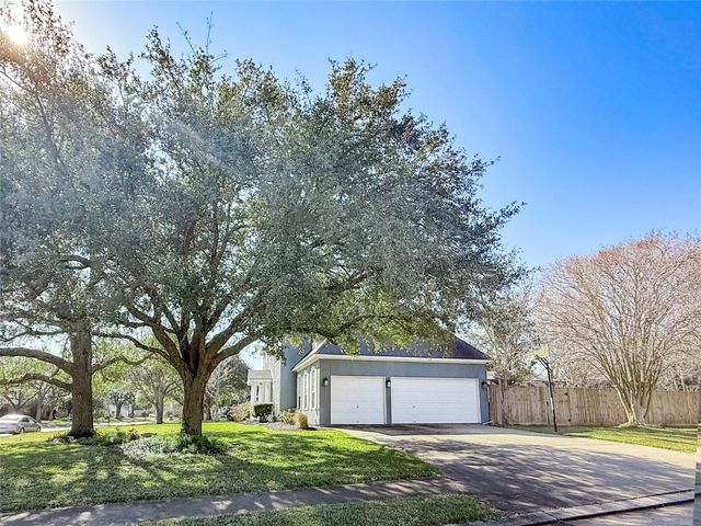 443 Huckleberry Drive, Lake Jackson, TX 77566