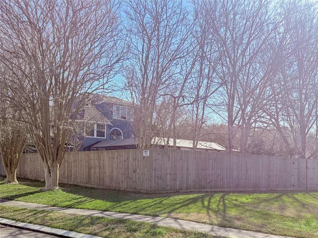 443 Huckleberry Drive, Lake Jackson, TX 77566