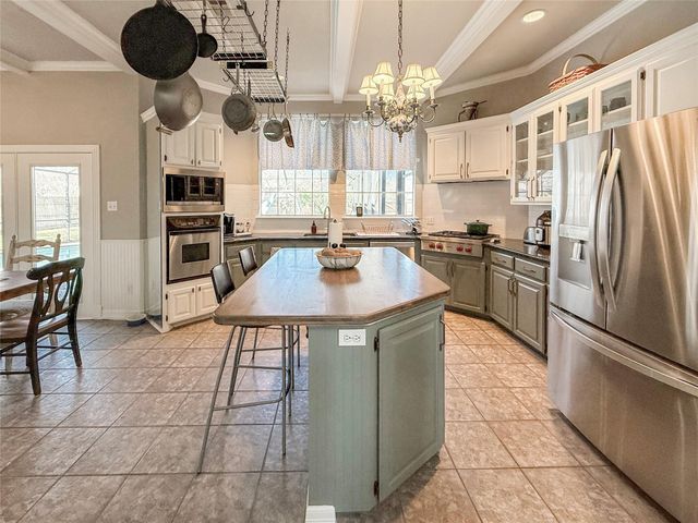 443 Huckleberry Drive, Lake Jackson, TX 77566