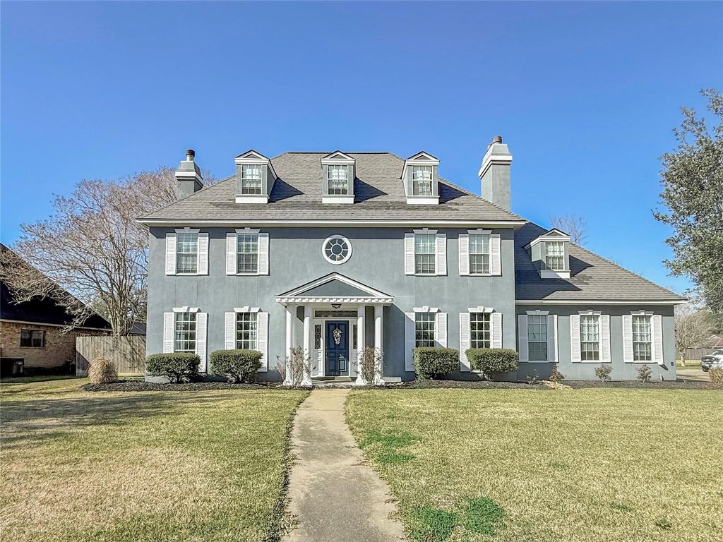 443 Huckleberry Drive, Lake Jackson, TX 77566