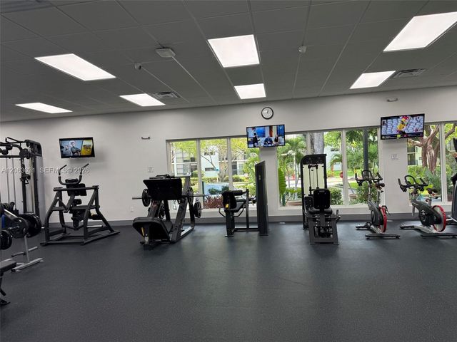 16919 N Bay Rd 916, Sunny Isles Beach, FL 33160