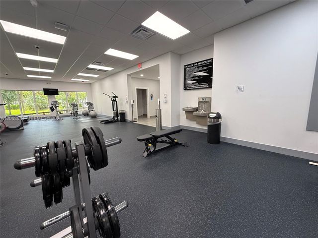 16919 N Bay Rd 916, Sunny Isles Beach, FL 33160
