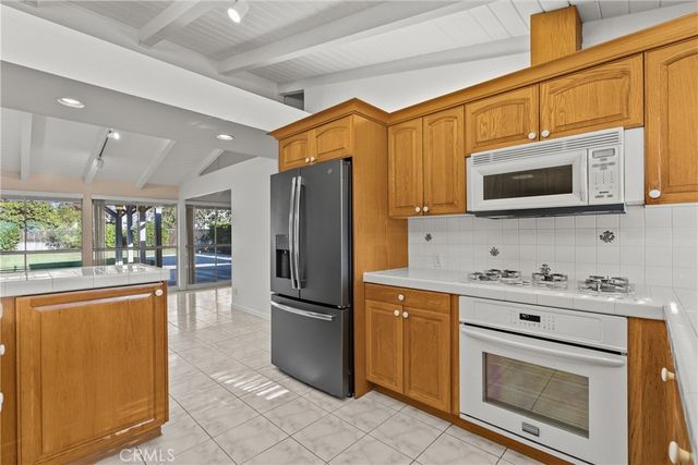 9310 Sophia Avenue, North Hills, CA 91343