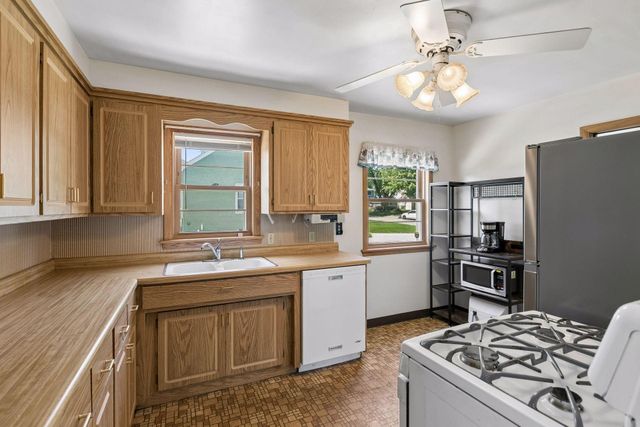 1306 Ryan Avenue W, Roseville, MN 55113