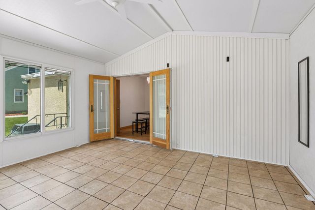 1306 Ryan Avenue W, Roseville, MN 55113