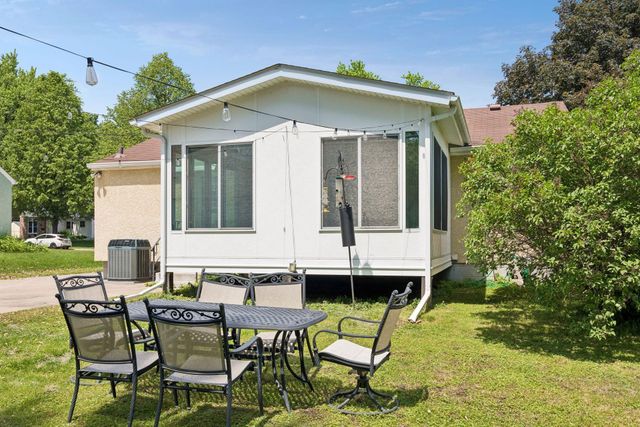 1306 Ryan Avenue W, Roseville, MN 55113