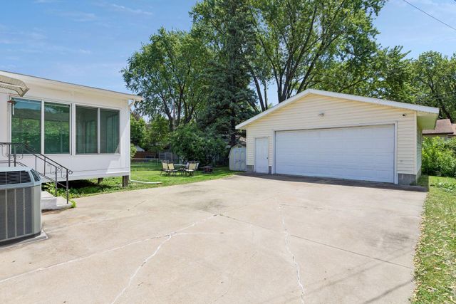 1306 Ryan Avenue W, Roseville, MN 55113