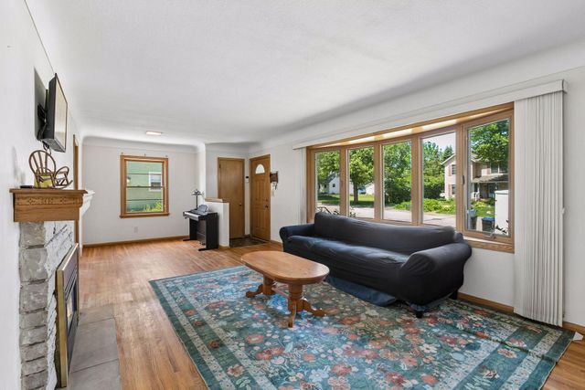 1306 Ryan Avenue W, Roseville, MN 55113