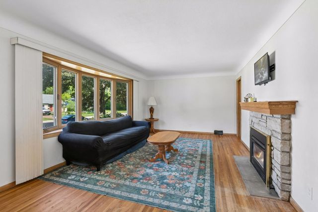 1306 Ryan Avenue W, Roseville, MN 55113