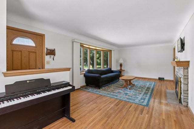 1306 Ryan Avenue W, Roseville, MN 55113