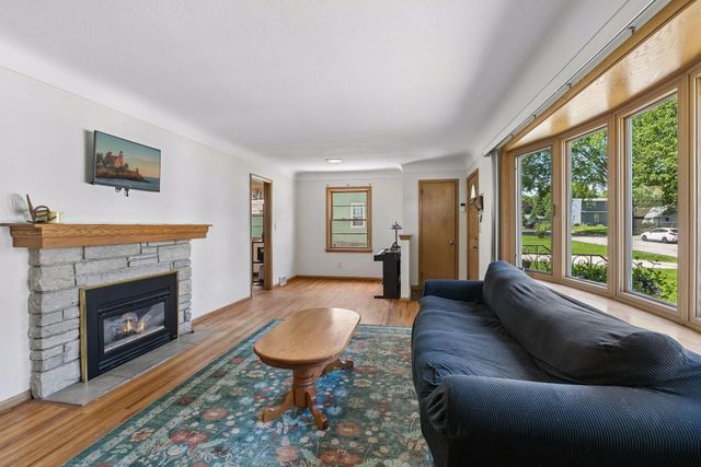 1306 Ryan Avenue W, Roseville, MN 55113