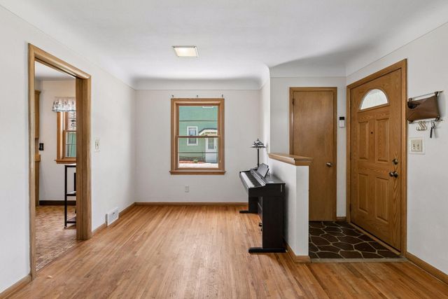 1306 Ryan Avenue W, Roseville, MN 55113