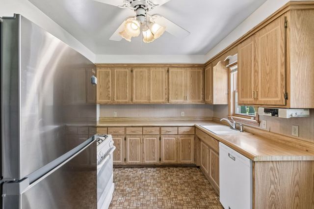 1306 Ryan Avenue W, Roseville, MN 55113