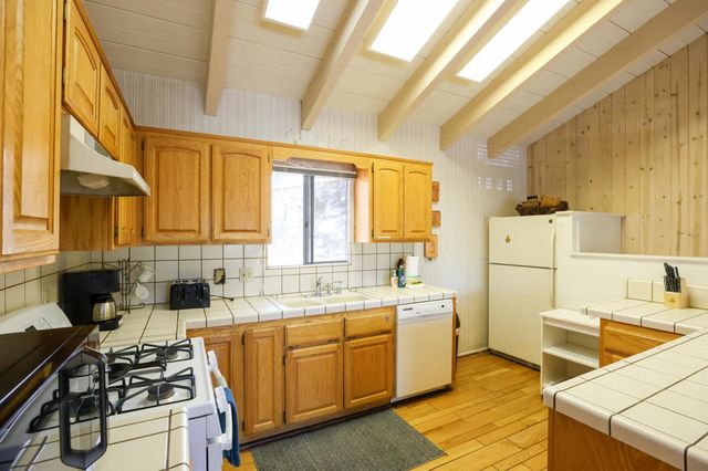 1068 Lookout Mountain Road, Big Bear, CA 92314