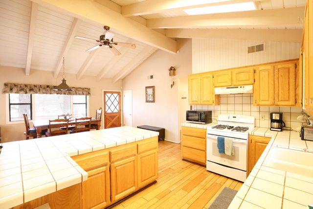 1068 Lookout Mountain Road, Big Bear, CA 92314