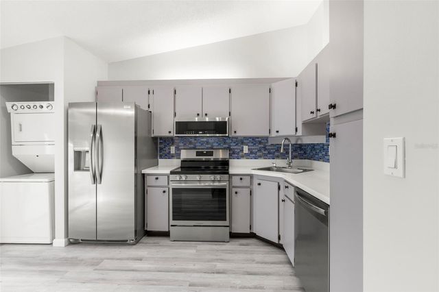 1371 PINE RIDGE CIRCLE E B, Tarpon Springs, FL 34688