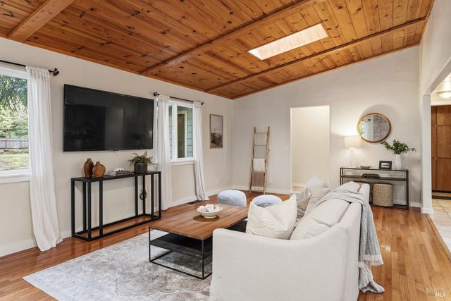 17600 Redwood Springs Dr, Fort Bragg, CA 95437