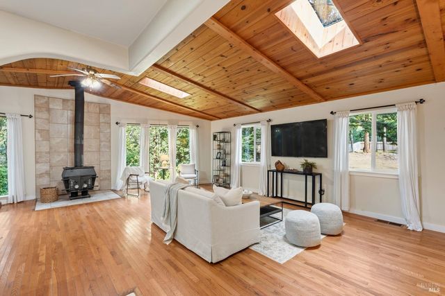 17600 Redwood Springs Dr, Fort Bragg, CA 95437