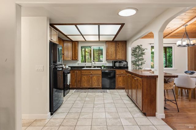 17600 Redwood Springs Dr, Fort Bragg, CA 95437