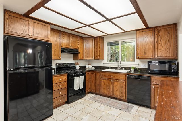 17600 Redwood Springs Dr, Fort Bragg, CA 95437