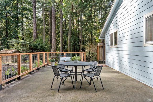 17600 Redwood Springs Dr, Fort Bragg, CA 95437