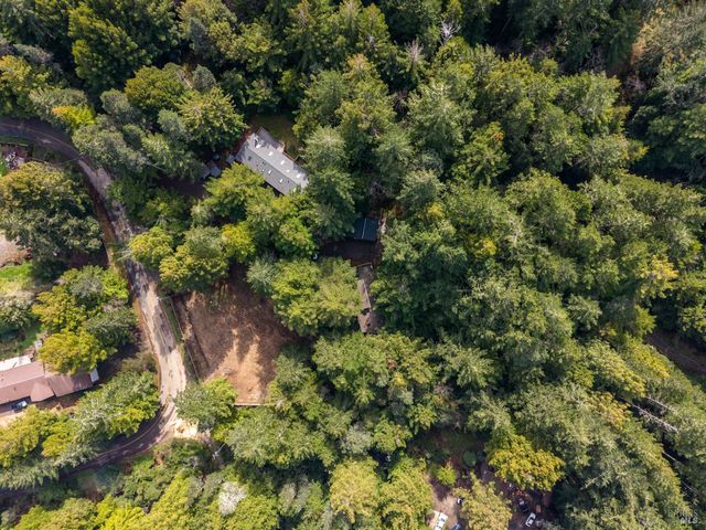 17600 Redwood Springs Dr, Fort Bragg, CA 95437