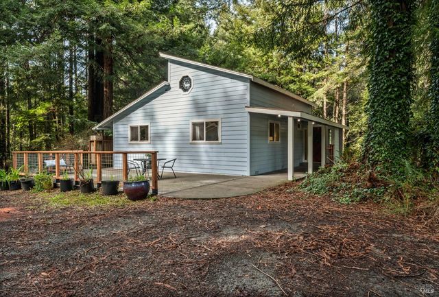 17600 Redwood Springs Dr, Fort Bragg, CA 95437