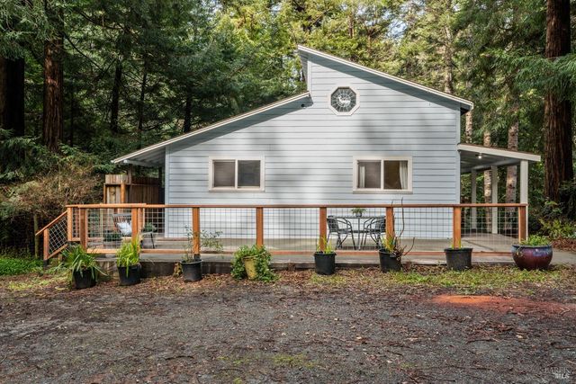 17600 Redwood Springs Dr, Fort Bragg, CA 95437