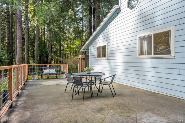 17600 Redwood Springs Dr, Fort Bragg, CA 95437