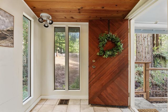 17600 Redwood Springs Dr, Fort Bragg, CA 95437