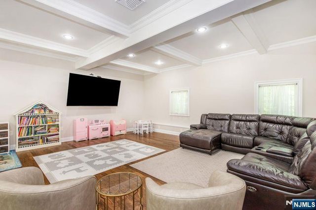 681 Glendale Road, Franklin Lakes, NJ 07417