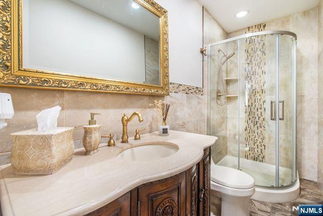 681 Glendale Road, Franklin Lakes, NJ 07417