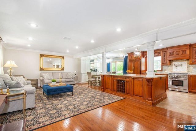681 Glendale Road, Franklin Lakes, NJ 07417