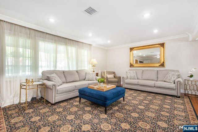681 Glendale Road, Franklin Lakes, NJ 07417