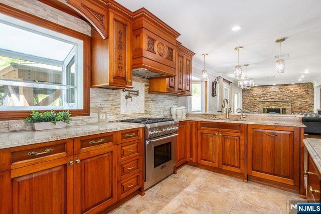 681 Glendale Road, Franklin Lakes, NJ 07417