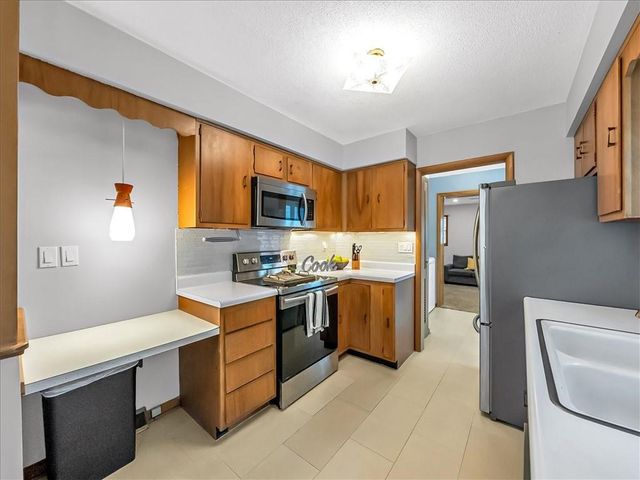 404 E Hale Street, Spring Hill, KS 66083