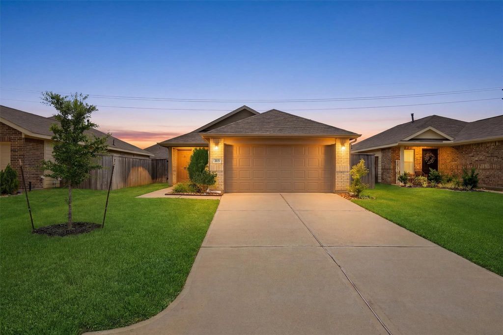 213 Rustic Ridge Circle, Magnolia, TX 77354