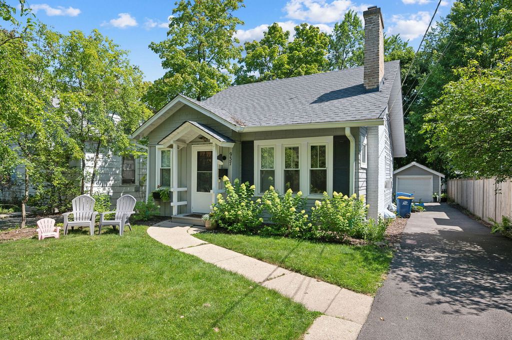 937 Pleasant Avenue, Highland Park, IL 60035